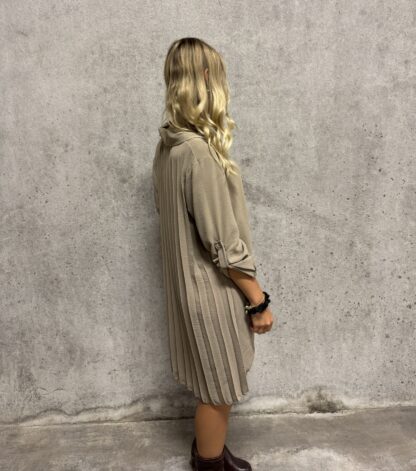 Blus veckad rygg camel - Bild 2
